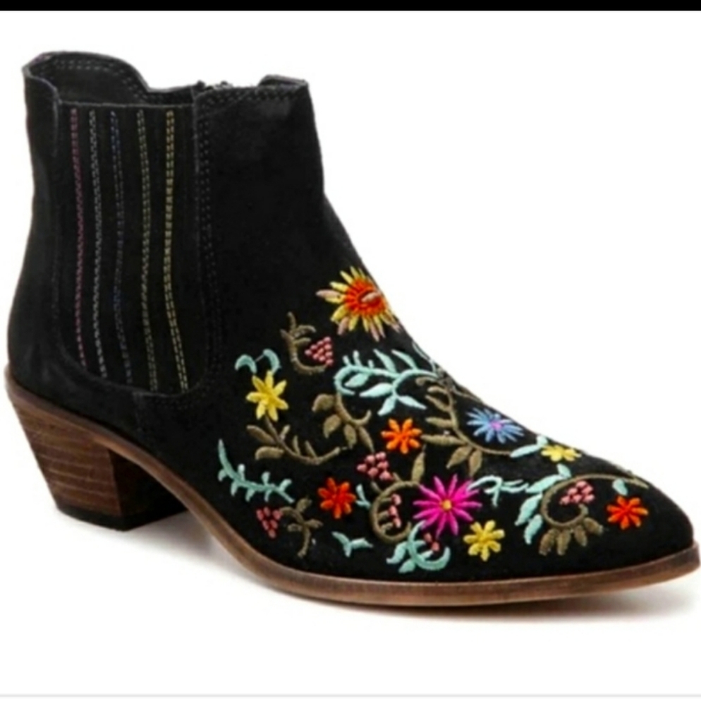 Embroidered Pointy Toe Ankle Booties Ah Mazing !!